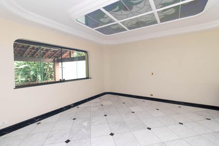 Casa à venda com 560m², 4 quartos e 10 vagasSala de TV