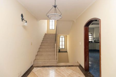 Hall da escada de casa à venda com 4 quartos, 560m² em Jardim Leonor Mendes de Barros, São Paulo
