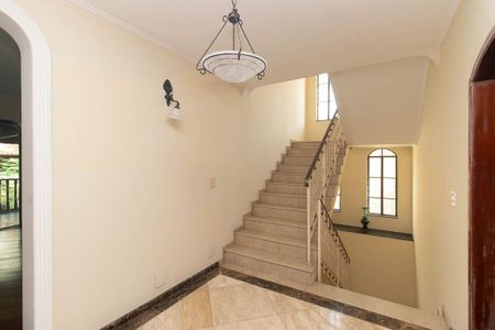 Casa à venda com 560m², 4 quartos e 10 vagasHall da escada