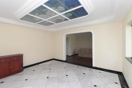 Casa à venda com 560m², 4 quartos e 10 vagasSala de TV