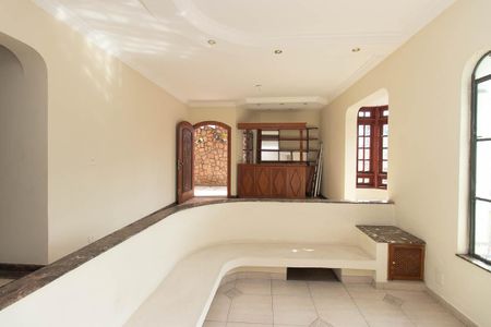 Casa à venda com 560m², 4 quartos e 10 vagasSala