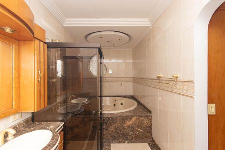 Casa à venda com 560m², 4 quartos e 10 vagasBanheiro da Suíte