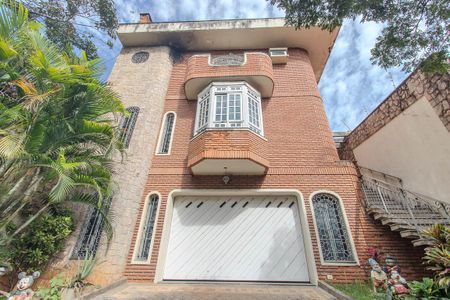 Casa à venda com 560m², 4 quartos e 10 vagasFachada da casa