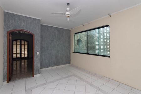 Casa à venda com 560m², 4 quartos e 10 vagasHall dos Quartos