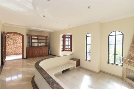 Casa à venda com 560m², 4 quartos e 10 vagasSala