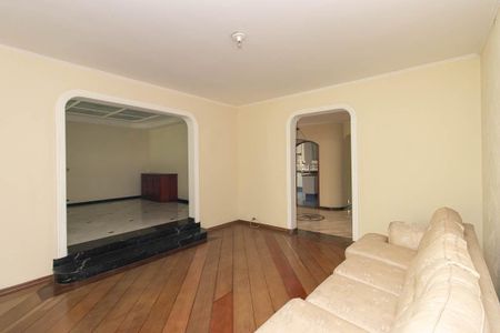 Casa à venda com 560m², 4 quartos e 10 vagasSala de estar