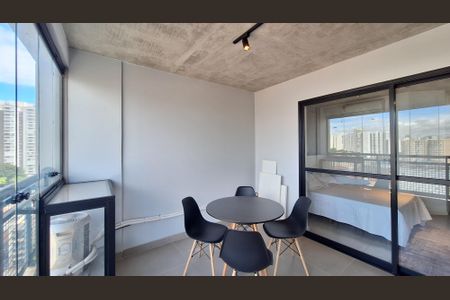 Studio para alugar com 33m², 1 quarto e 1 vaga Studio para alugar com 33m², 1 quarto e 1 vagaVaranda e cozinha