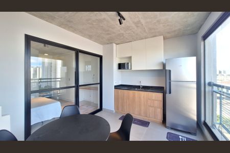 Studio para alugar com 33m², 1 quarto e 1 vaga Studio para alugar com 33m², 1 quarto e 1 vagaVaranda e cozinha