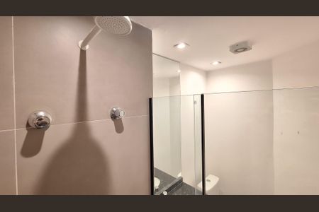 Studio para alugar com 33m², 1 quarto e 1 vaga Studio para alugar com 33m², 1 quarto e 1 vagaBanheiro