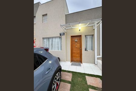 Casa de condomínio para alugar com 96m², 2 quartos e 2 vagas Casa de condomínio para alugar com 96m², 2 quartos e 2 vagasFachada