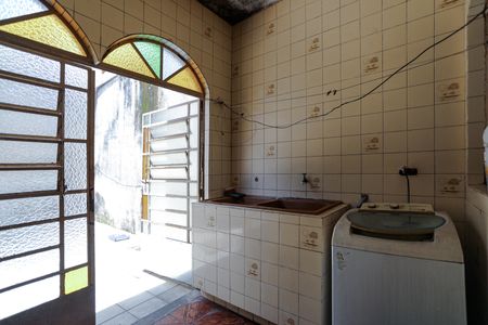 Casa para alugar com 40m², 4 quartos e sem vagaÁrea de Serviços