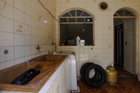 Casa para alugar com 40m², 4 quartos e sem vagaÁrea de Serviços