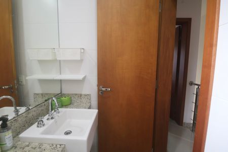 Casa para alugar com 110m², 3 quartos e 2 vagas Casa para alugar com 110m², 3 quartos e 2 vagasBanheiro Social