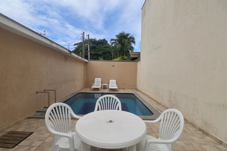 Casa para alugar com 110m², 3 quartos e 2 vagas Casa para alugar com 110m², 3 quartos e 2 vagasÁrea comum - Piscina