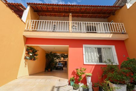 Casa para alugar com 279m², 3 quartos e 5 vagas Casa para alugar com 279m², 3 quartos e 5 vagasFachada