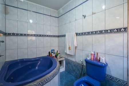 Casa para alugar com 279m², 3 quartos e 5 vagas Casa para alugar com 279m², 3 quartos e 5 vagasBanheiro da Suíte 1