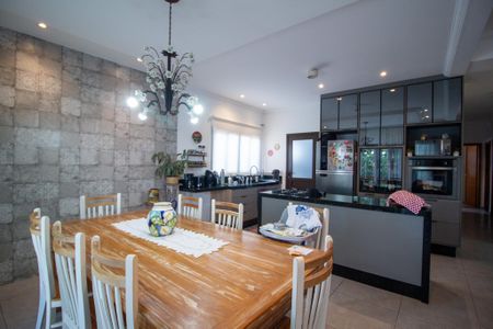 Casa de condomínio para alugar com 205m², 3 quartos e 2 vagasCozinha 