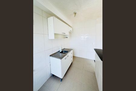 Cozinha de apartamento para alugar com 2 quartos, 48m² em Vila Mogilar, Mogi das Cruzes