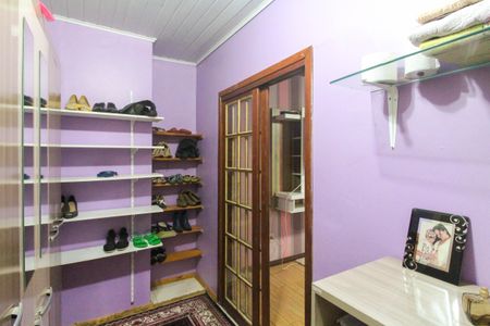 Casa à venda com 210m², 6 quartos e 2 vagas Casa à venda com 210m², 6 quartos e 2 vagasSuíte