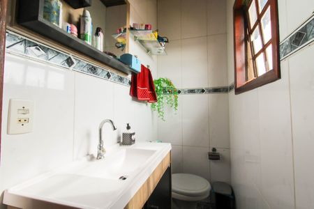 Casa à venda com 210m², 6 quartos e 2 vagas Casa à venda com 210m², 6 quartos e 2 vagasLavabo