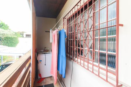 Casa à venda com 210m², 6 quartos e 2 vagas Casa à venda com 210m², 6 quartos e 2 vagasCozinha e Área de Serviço