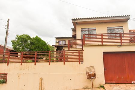 Casa à venda com 210m², 6 quartos e 2 vagas Casa à venda com 210m², 6 quartos e 2 vagasFachada