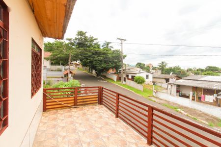 Casa à venda com 210m², 6 quartos e 2 vagas Casa à venda com 210m², 6 quartos e 2 vagasÁrea externa