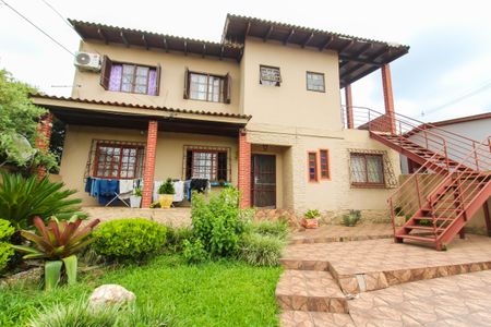 Casa à venda com 210m², 6 quartos e 2 vagas Casa à venda com 210m², 6 quartos e 2 vagasÁrea externa