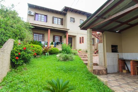 Casa à venda com 210m², 6 quartos e 2 vagas Casa à venda com 210m², 6 quartos e 2 vagasÁrea externa