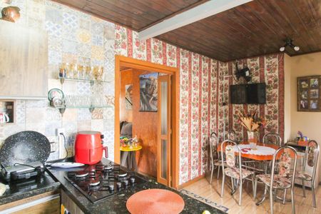 Casa à venda com 210m², 6 quartos e 2 vagas Casa à venda com 210m², 6 quartos e 2 vagasCozinha e Área de Serviço