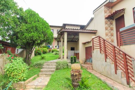 Casa à venda com 210m², 6 quartos e 2 vagas Casa à venda com 210m², 6 quartos e 2 vagasÁrea externa