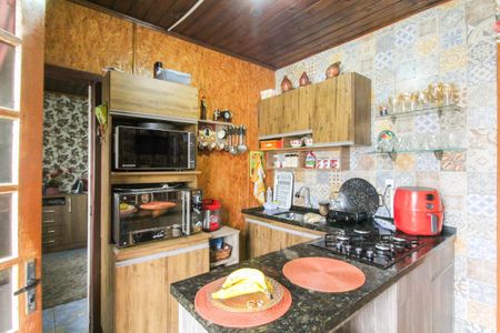 Casa à venda com 210m², 6 quartos e 2 vagas Casa à venda com 210m², 6 quartos e 2 vagasCozinha e Área de Serviço