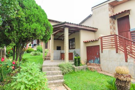 Casa à venda com 210m², 6 quartos e 2 vagas Casa à venda com 210m², 6 quartos e 2 vagasÁrea externa