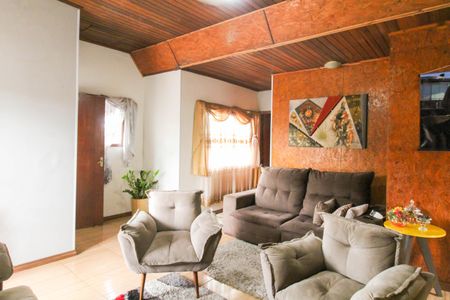 Sala de casa à venda com 6 quartos, 210m² em Olaria, Canoas