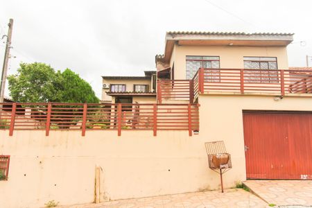 Casa à venda com 210m², 6 quartos e 2 vagas Casa à venda com 210m², 6 quartos e 2 vagasFachada