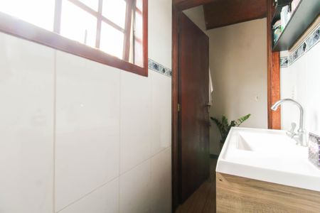 Casa à venda com 210m², 6 quartos e 2 vagas Casa à venda com 210m², 6 quartos e 2 vagasLavabo