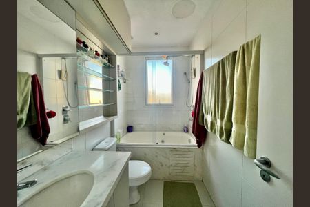 Apartamento à venda com 94m², 2 quartos e 2 vagasBanheiro