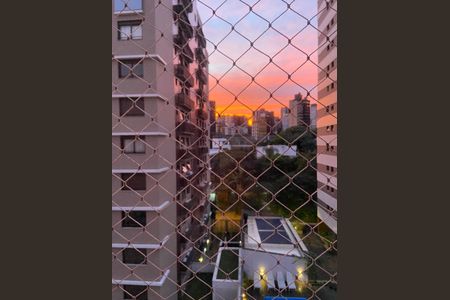 Apartamento à venda com 94m², 2 quartos e 2 vagasVista da janela do quarto