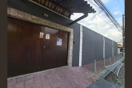 Casa de condomínio para alugar com 600m², 5 quartos e 3 vagas