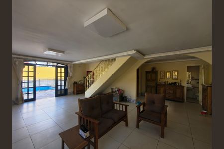 Casa de condomínio para alugar com 600m², 5 quartos e 3 vagas