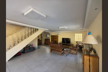 Casa de condomínio para alugar com 600m², 5 quartos e 3 vagas