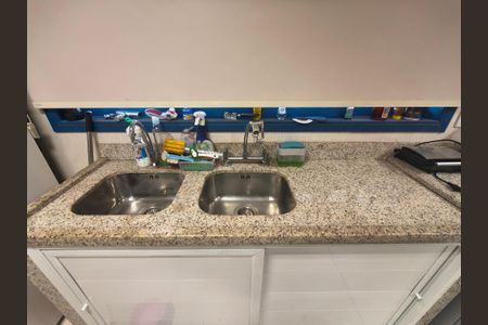 Casa de condomínio para alugar com 600m², 5 quartos e 3 vagas