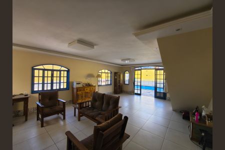 Casa de condomínio para alugar com 600m², 5 quartos e 3 vagas