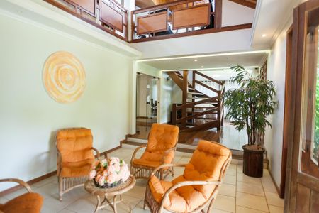 Sala 1 de casa de condomínio à venda com 3 quartos, 350m² em Ouro Velho Mansões, Nova Lima