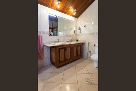 Casa de condomínio à venda com 350m², 3 quartos e 2 vagasBanheiro suite 