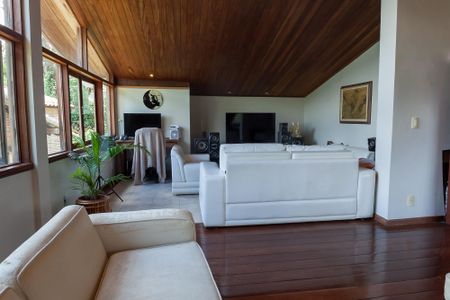 Casa de condomínio à venda com 350m², 3 quartos e 2 vagasSala de TV