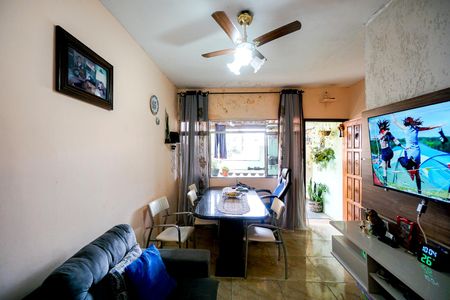 Casa à venda com 218m², 7 quartos e 2 vagas Casa à venda com 218m², 7 quartos e 2 vagasSala da casa 02