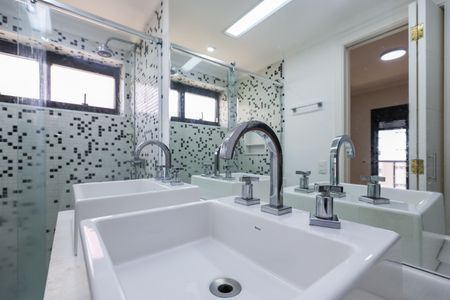 Apartamento à venda com 160m², 3 quartos e 3 vagasBanheiro da Suíte 1