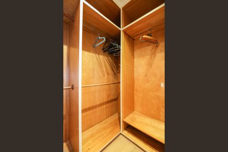 Apartamento à venda com 160m², 3 quartos e 3 vagasCloset da suíte 1