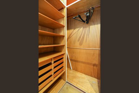 Apartamento à venda com 160m², 3 quartos e 3 vagasCloset da suíte 1